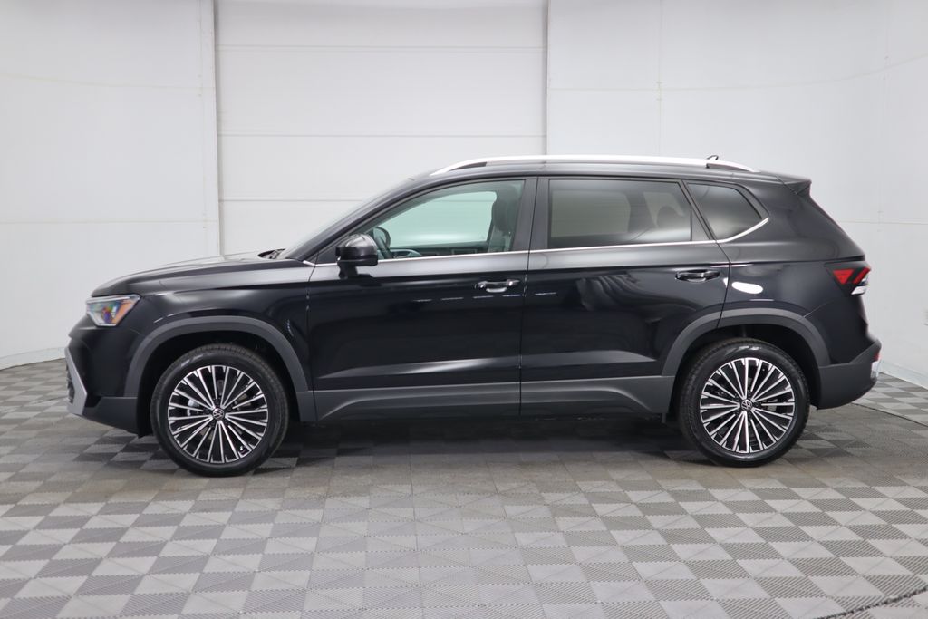 2025 Volkswagen Taos SE 9