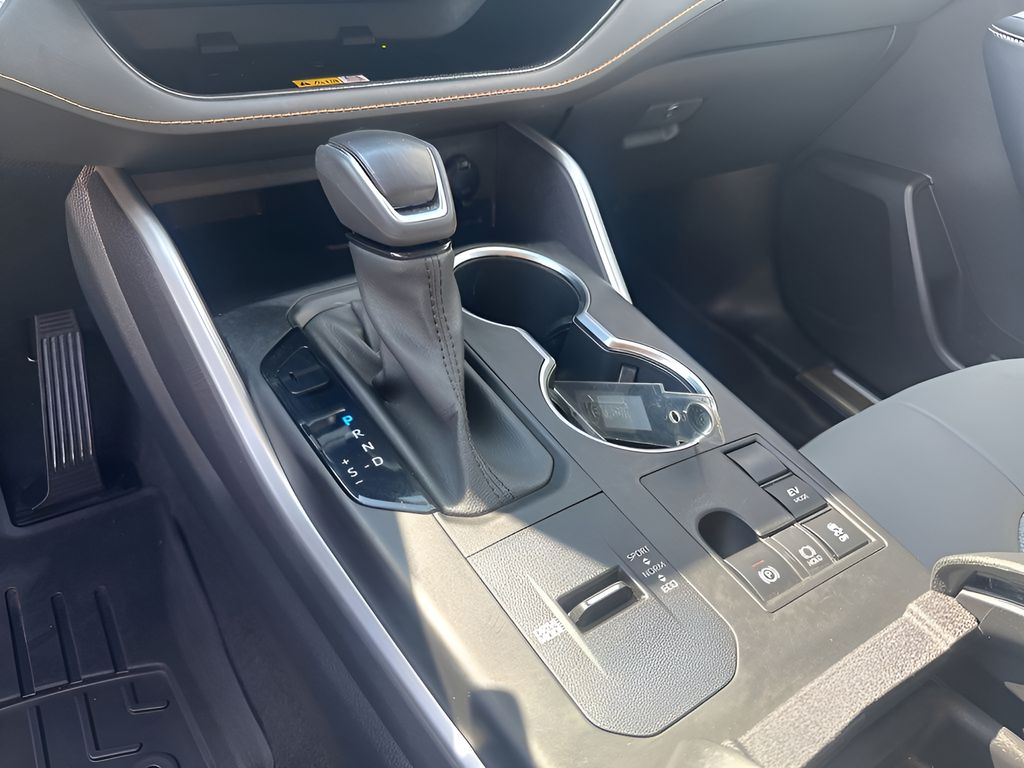 Used Car 2023 Toyota Highlander Hybrid  Bronze Edition For Sale Under $40,000 In Austin, Texas