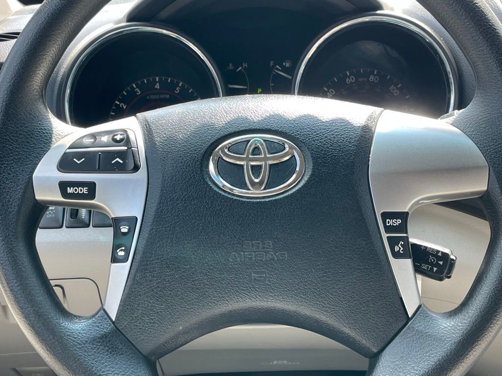 Thumbnail: 2012 Toyota Highlander - 12