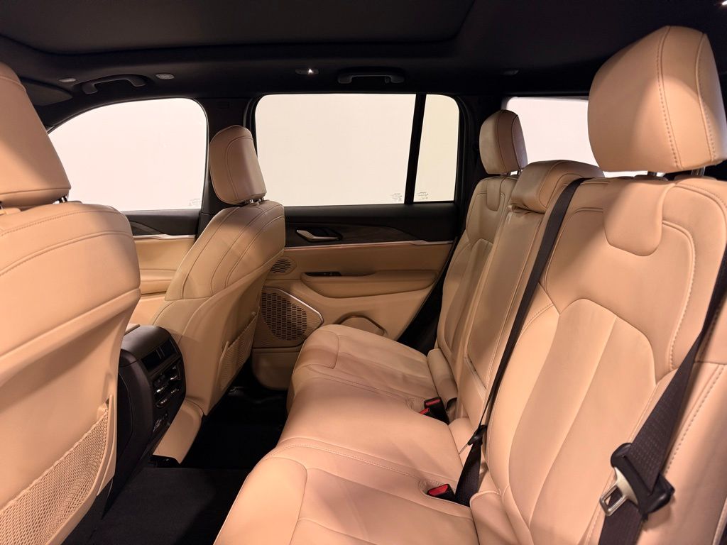 Thumbnail: 2022 Jeep Grand Cherokee - 20