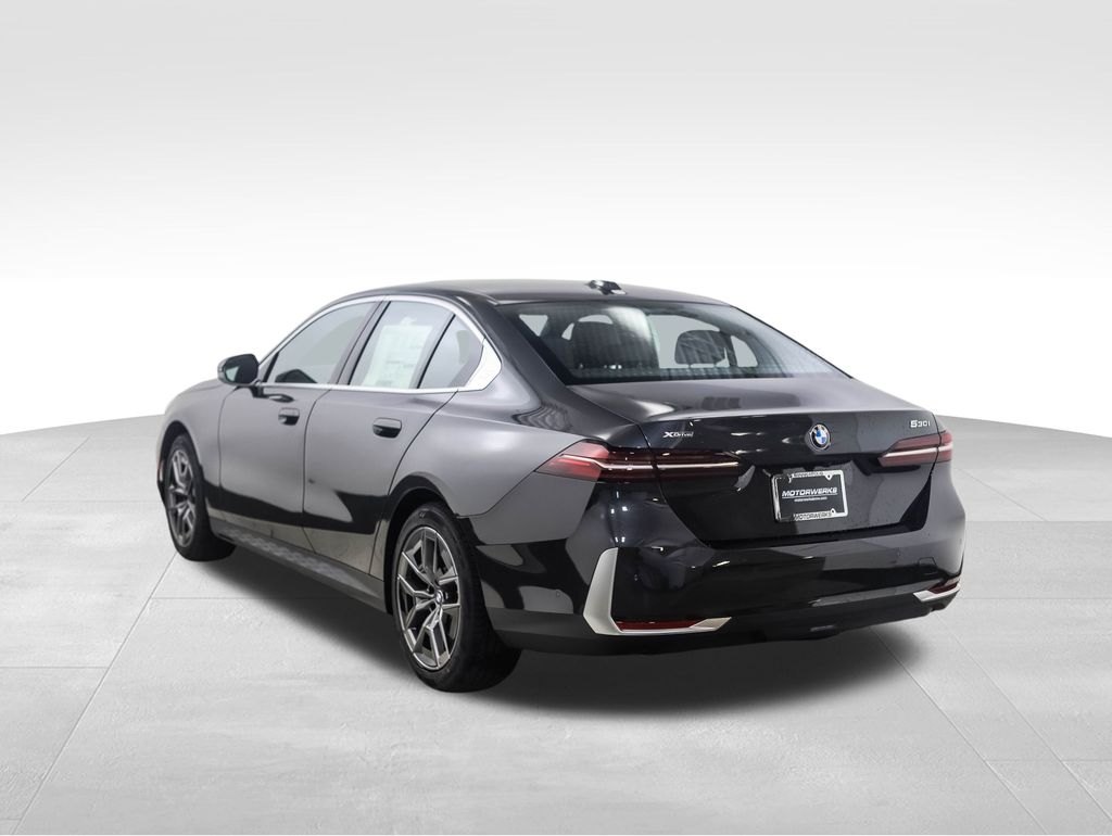 Thumbnail: 2026 BMW 5 Series - 3