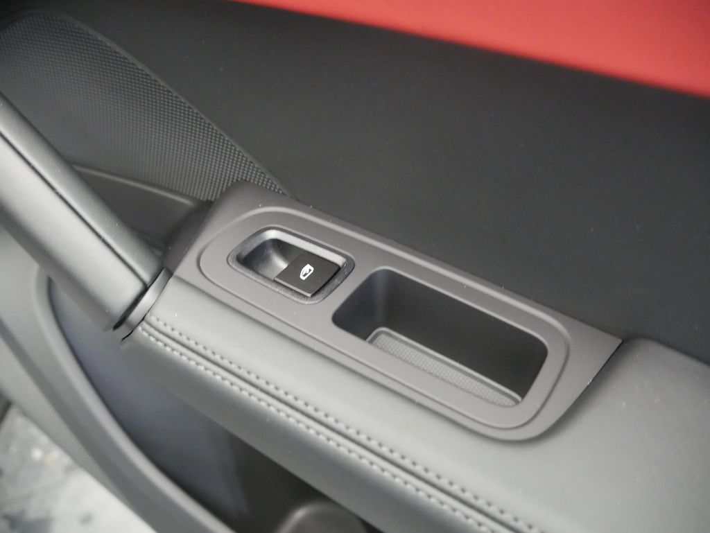 Thumbnail: 2026 Porsche Cayenne - 30