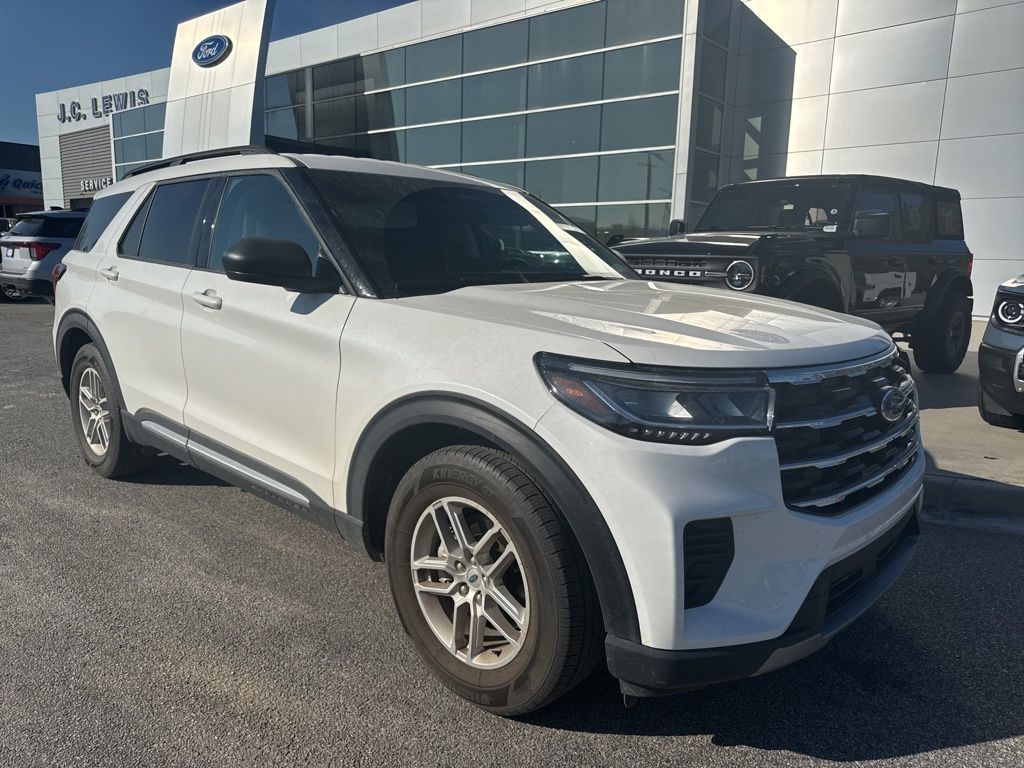 2025 Ford Explorer Active RWD