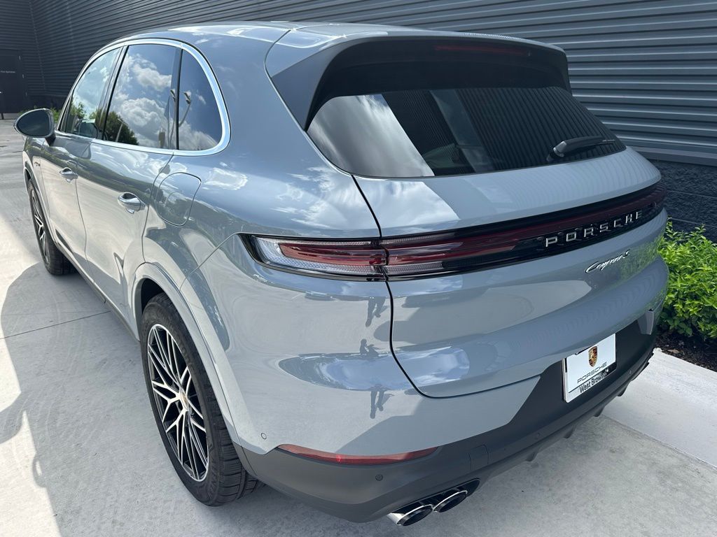 Thumbnail: 2025 Porsche Cayenne - 3