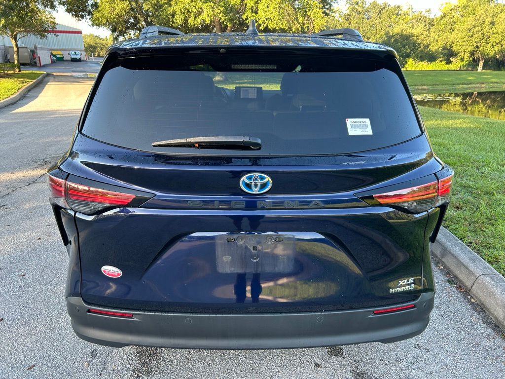 Thumbnail: 2022 Toyota Sienna - 4