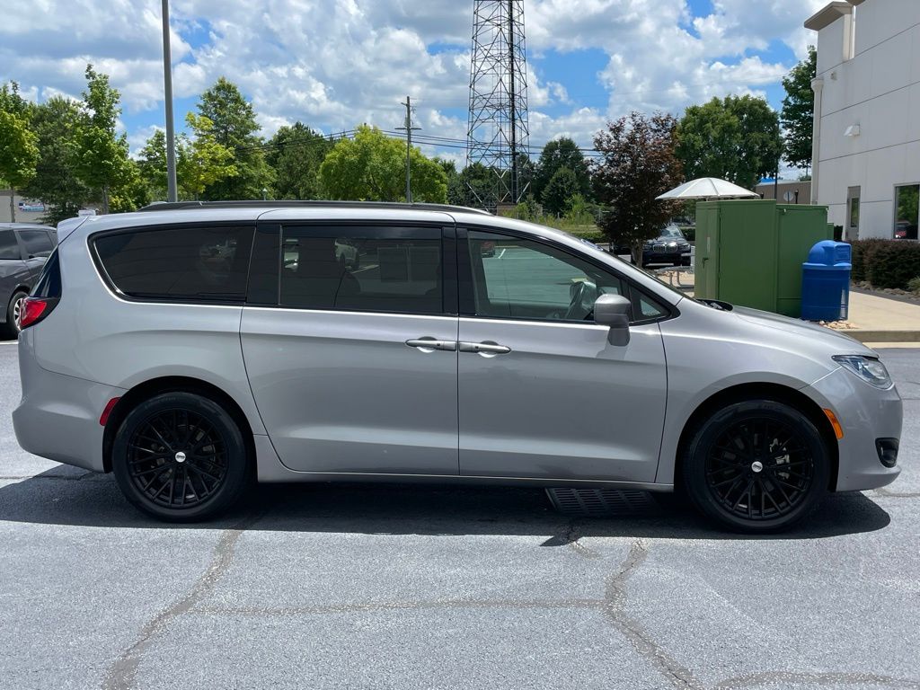 Thumbnail: 2018 Chrysler Pacifica - 7