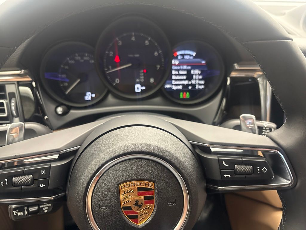Thumbnail: 2026 Porsche Macan - 31