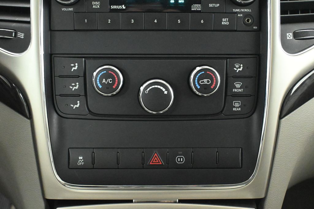 Thumbnail: 2011 Jeep Grand Cherokee - 22