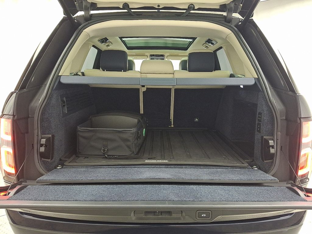 Thumbnail: 2022 Land Rover Range Rover - 30