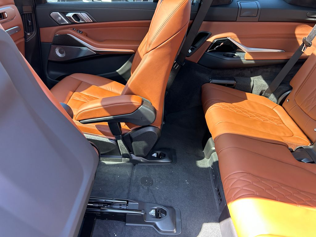 Thumbnail: 2027 BMW X7 - 32