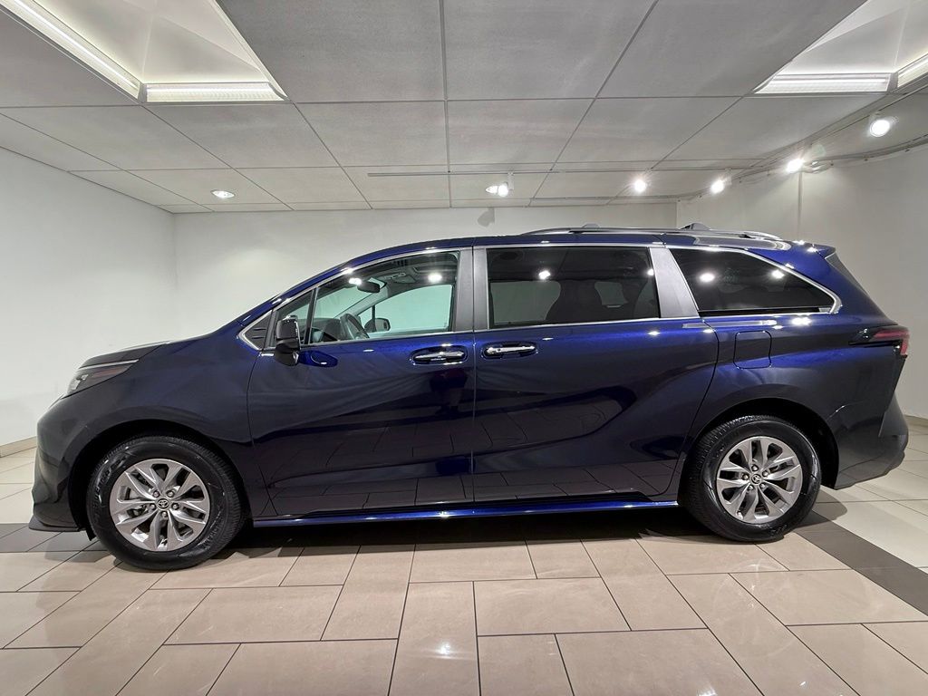 Thumbnail: 2025 Toyota Sienna - 2