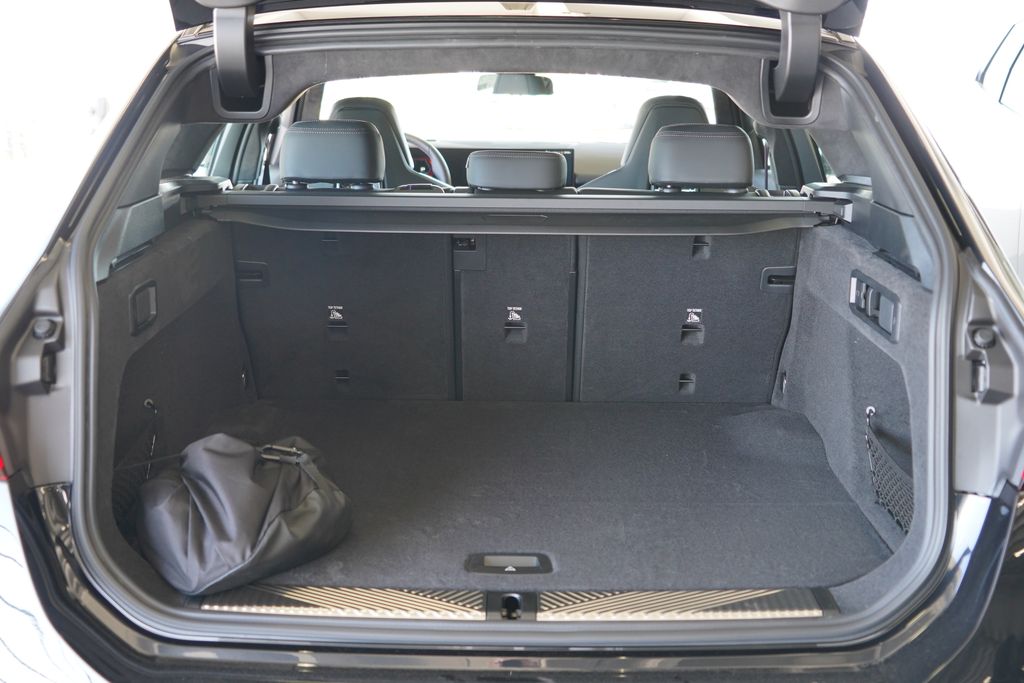 Thumbnail: 2026 BMW M5 - 22