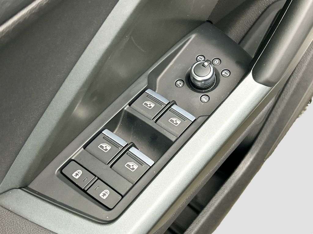 Thumbnail: 2025 Audi Q3 - 21