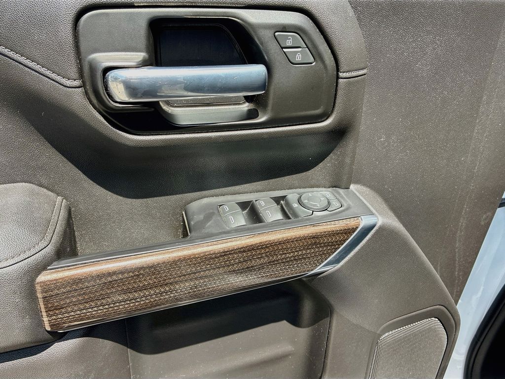 Used 2021 White Chevrolet RST image 17
