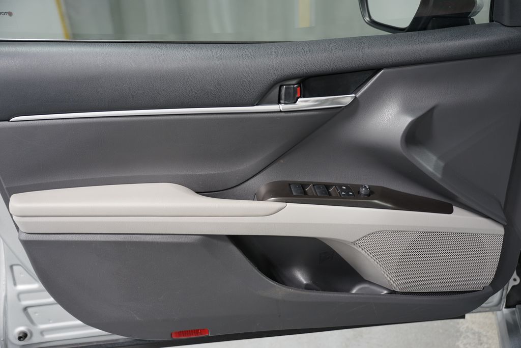 2023 Toyota Camry SE 28