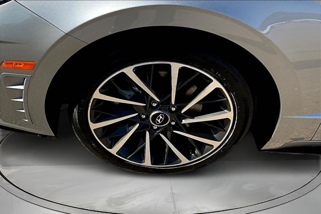 Certified Used 2020 Silver Hyundai SEL Plus image 27