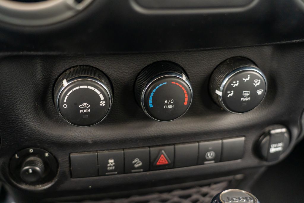 2017 Jeep Wrangler Unlimited Sahara photo