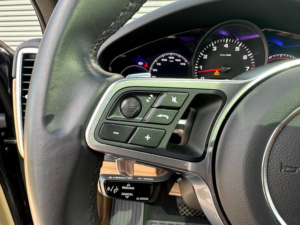 Thumbnail: 2023 Porsche Cayenne - 17