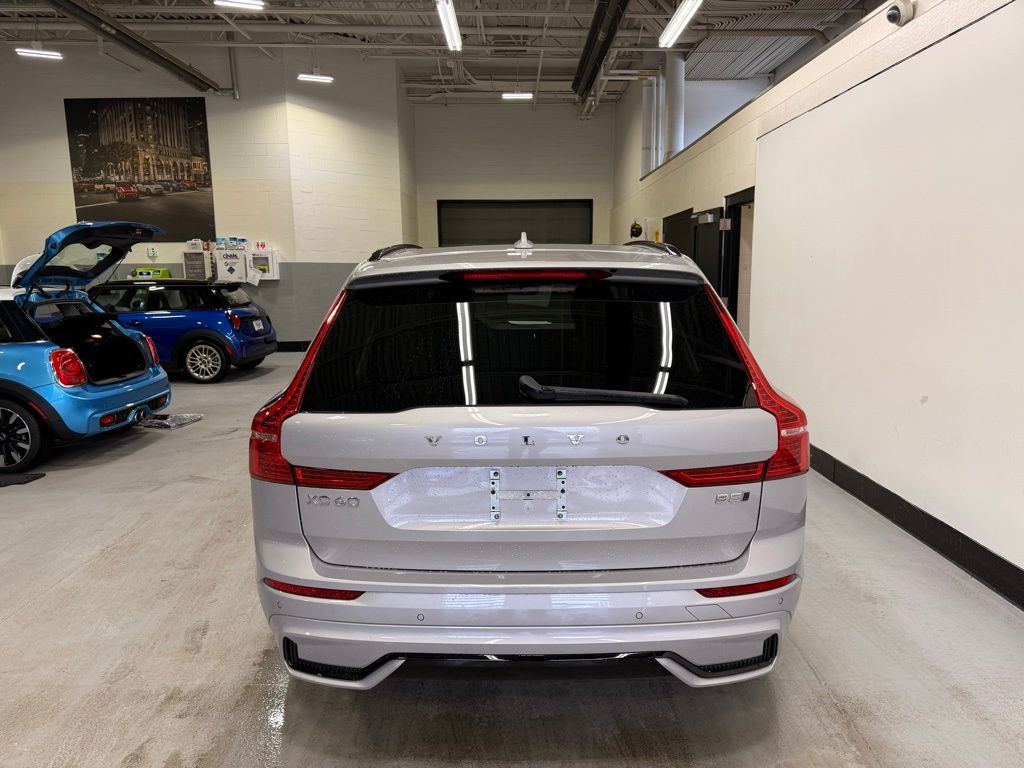 Thumbnail: 2025 Volvo XC60 - 4