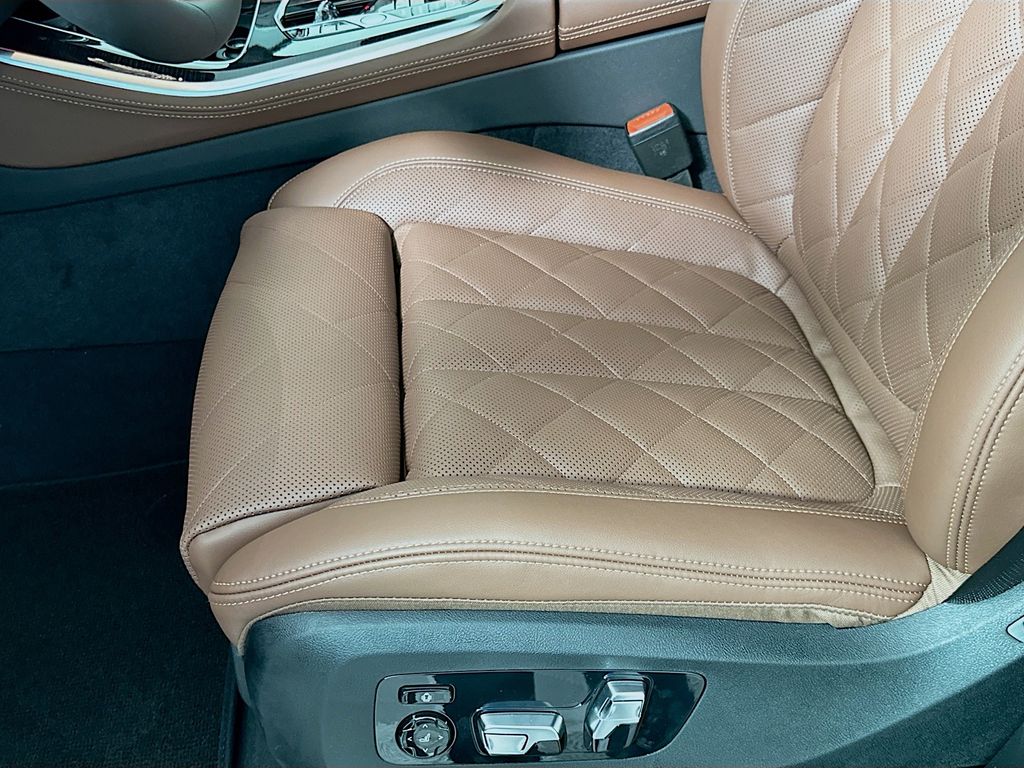 Thumbnail: 2026 BMW X5 - 21