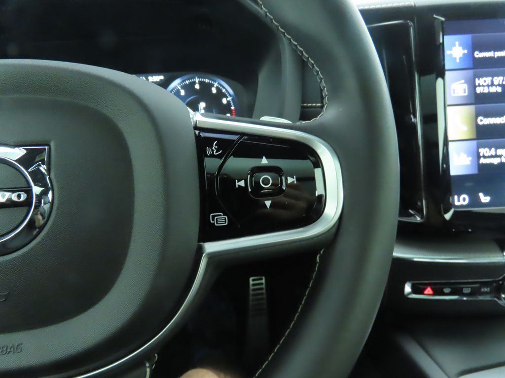Thumbnail: 2020 Volvo XC60 - 12
