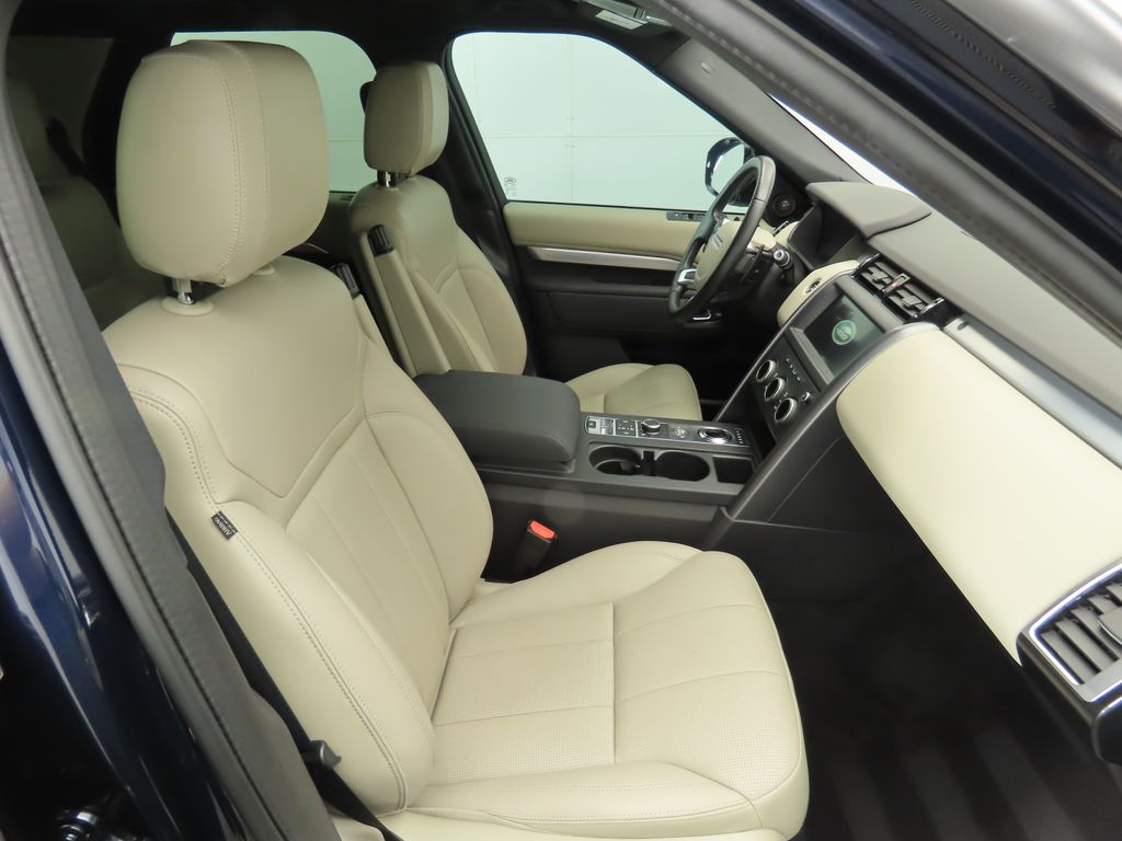 2020 Land Rover Discovery Landmark Edition 21