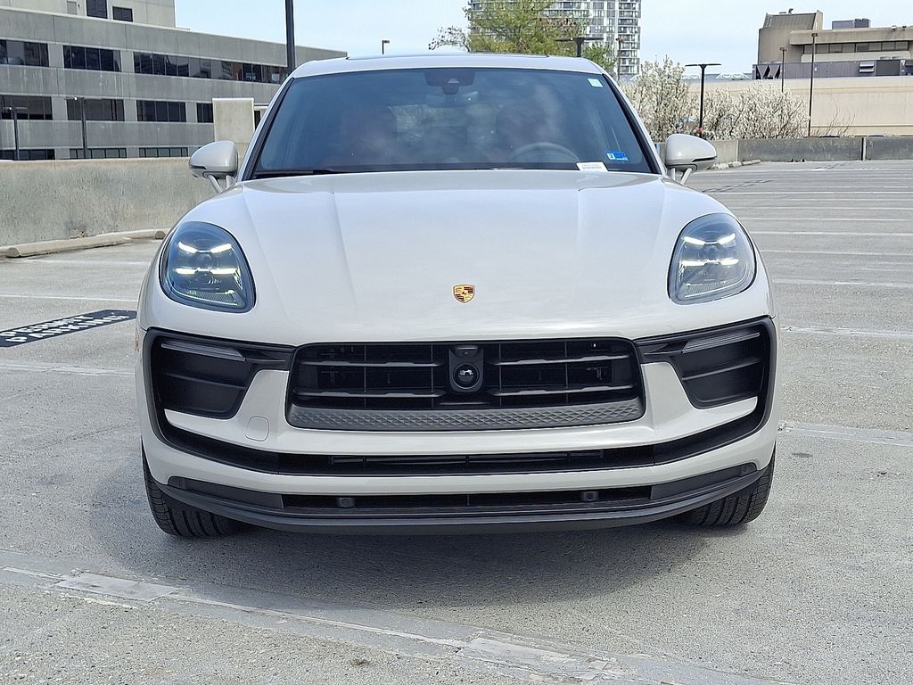 Thumbnail: 2026 Porsche Macan - 6