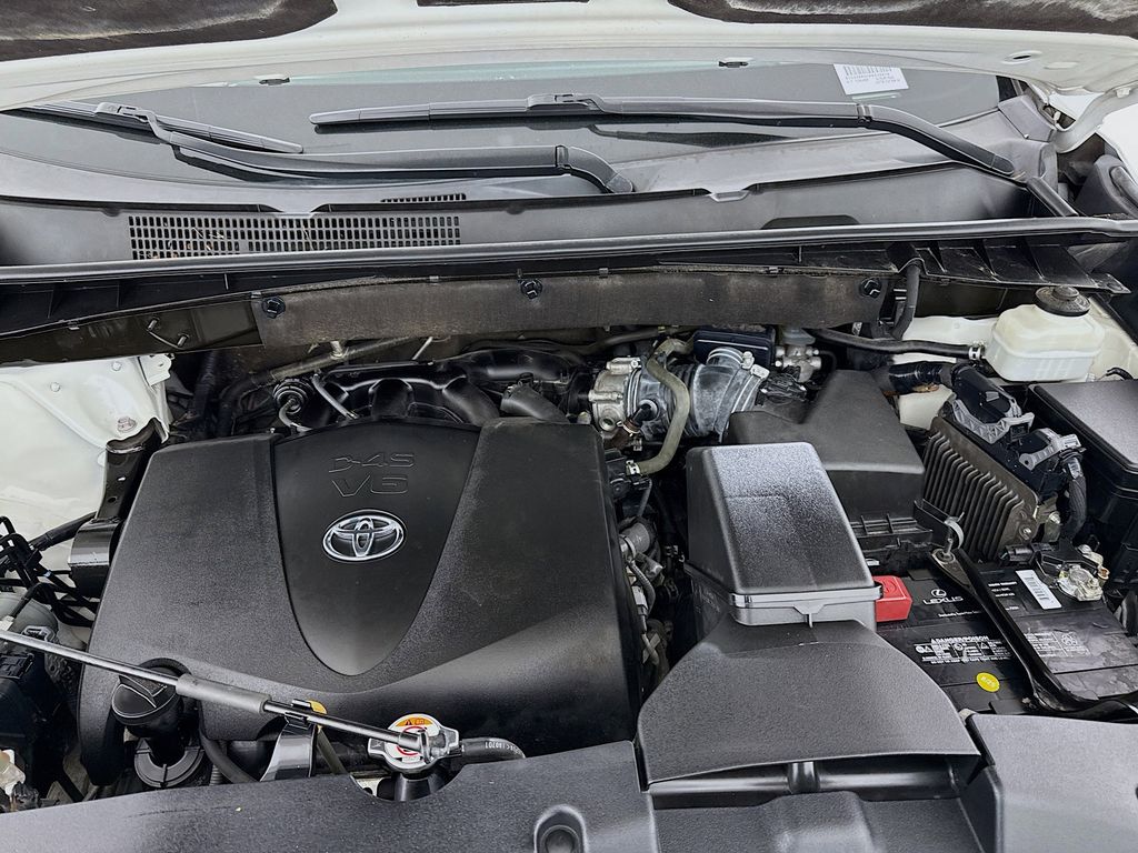 Thumbnail: 2019 Toyota Highlander - 31