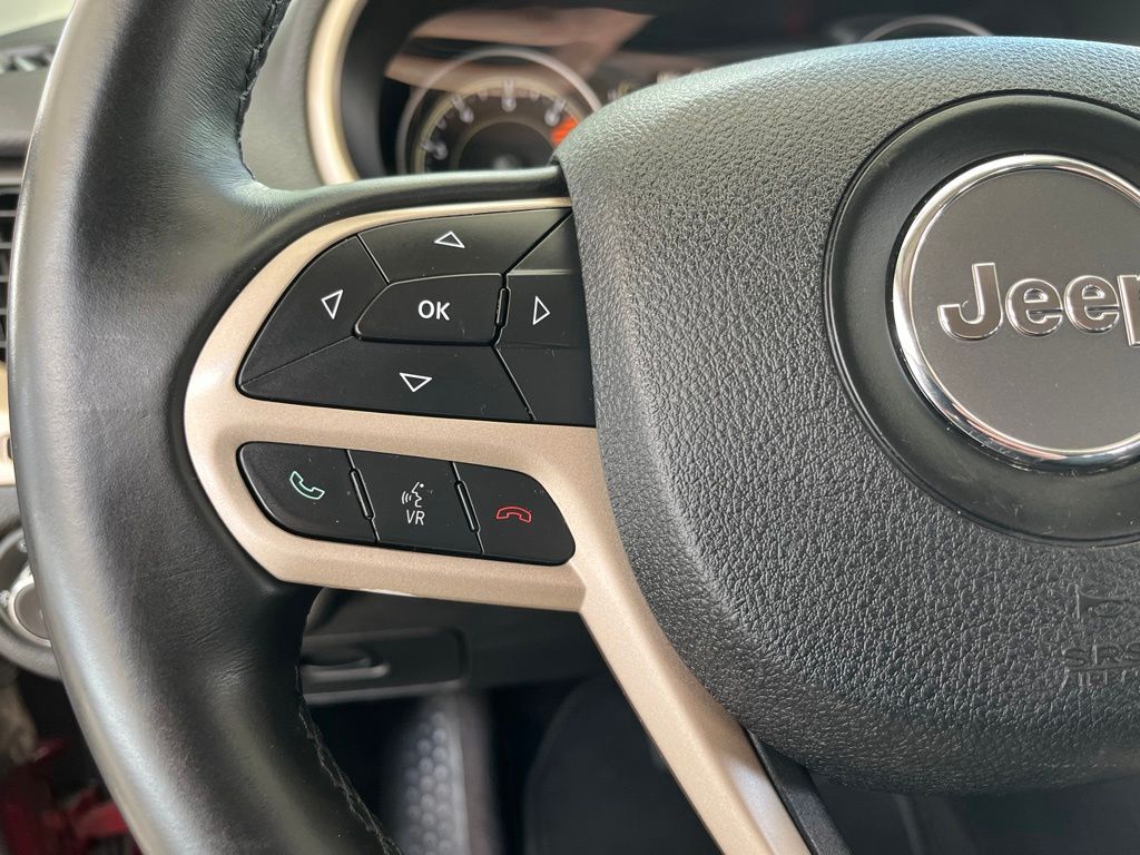 Thumbnail: 2017 Jeep Cherokee - 21