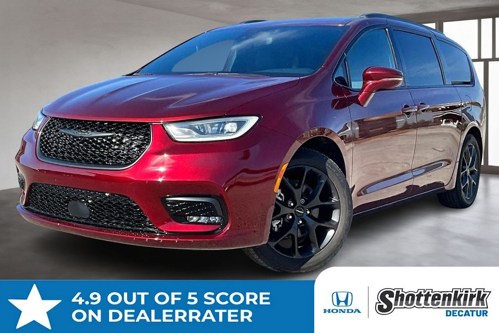 2021 Chrysler Pacifica Touring L's photo