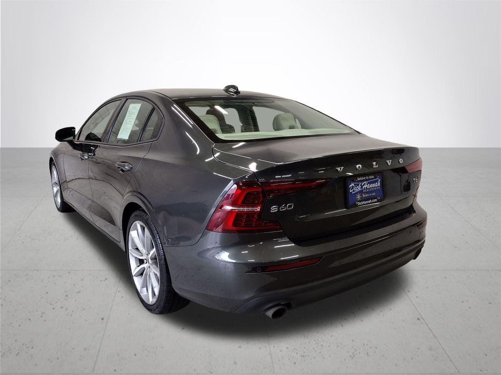 2021 Volvo S60 T6 Momentum