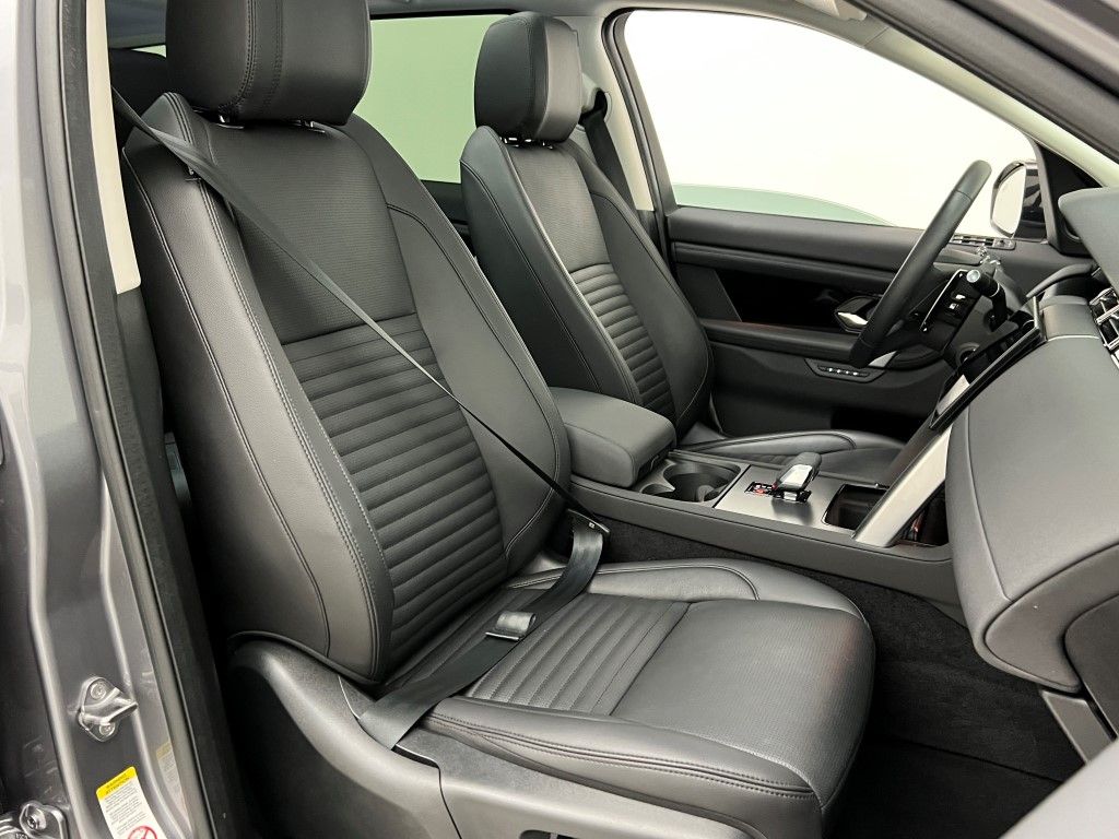 Thumbnail: 2024 Land Rover Discovery Sport - 12