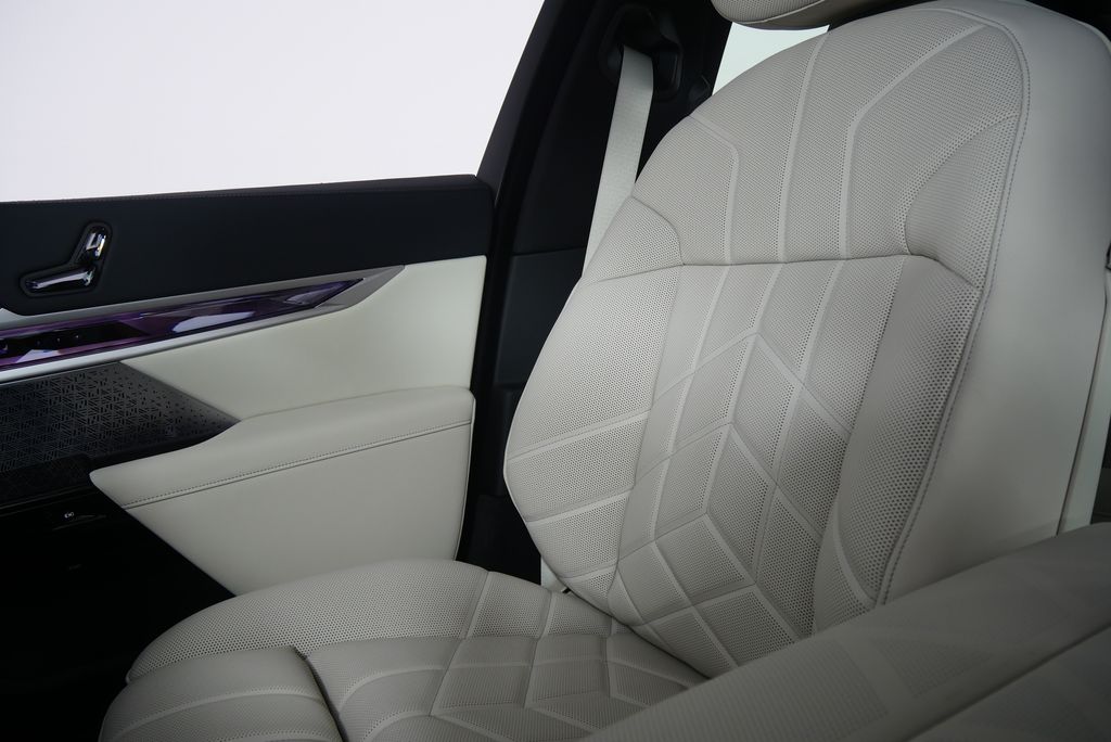 2025 BMW 7 Series 760i xDrive 26