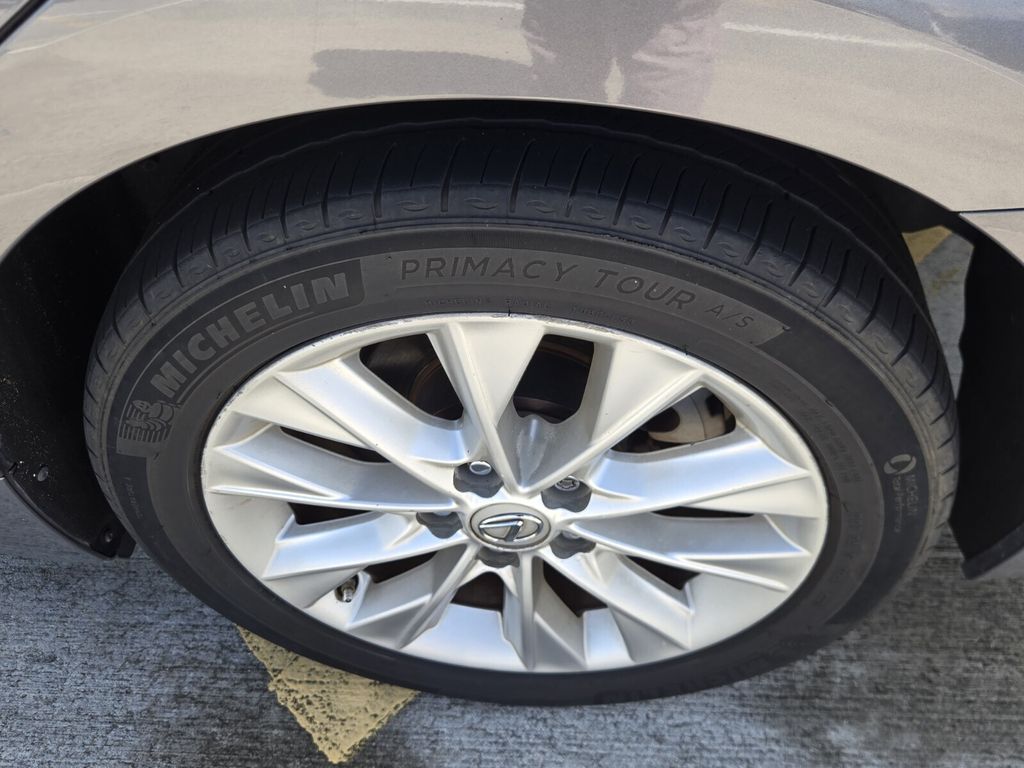 2015 Lexus ES - $8,995