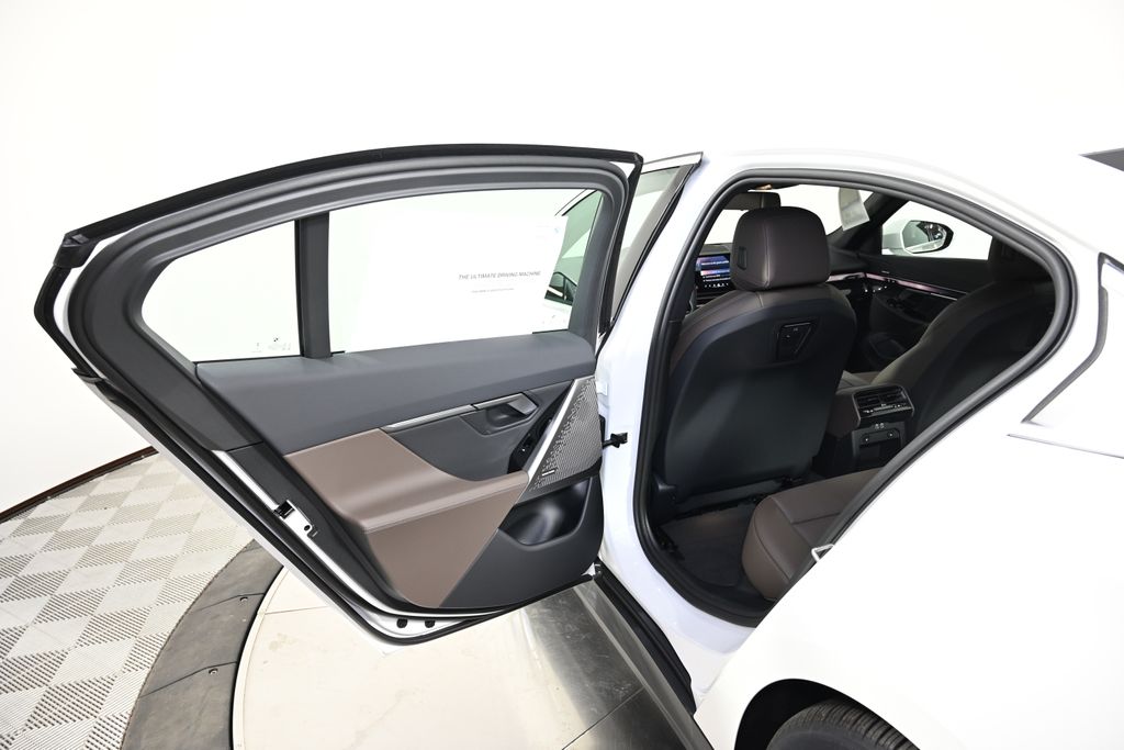 Thumbnail: 2026 BMW i5 - 23