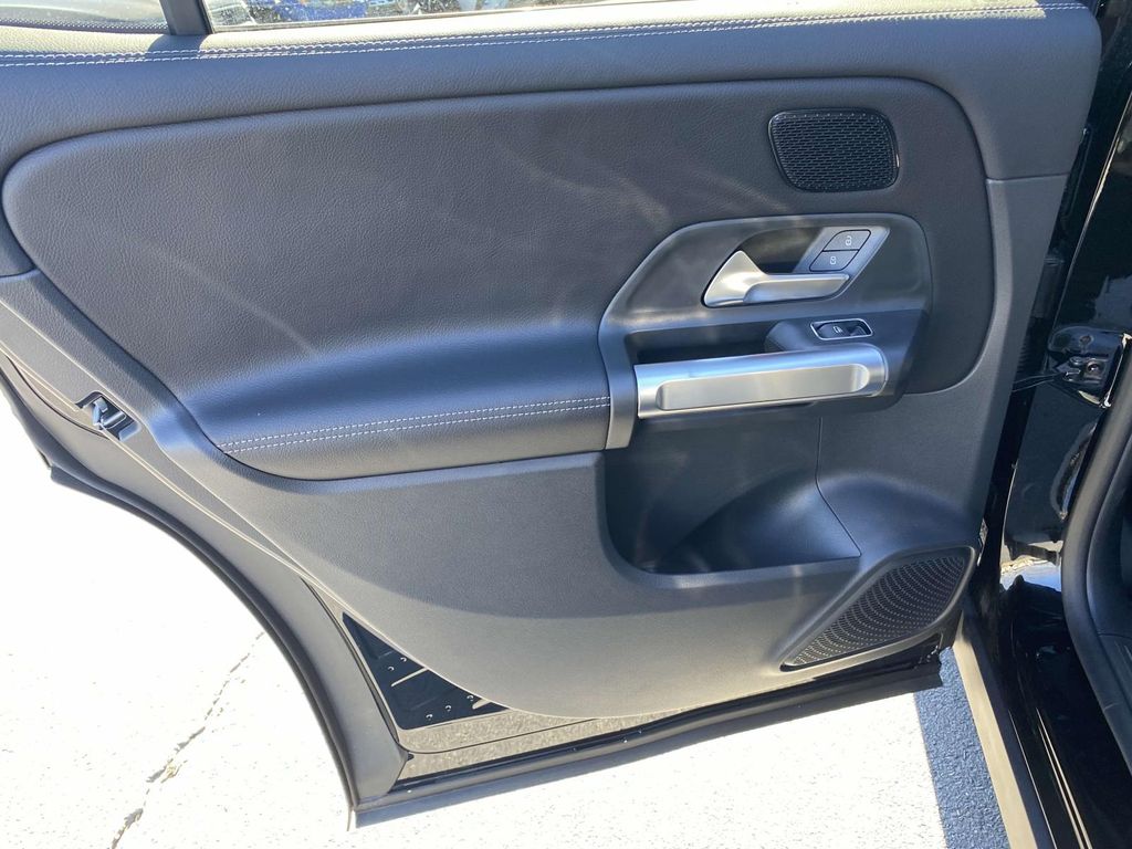 Thumbnail: 2025 Mercedes-Benz GLB - 12