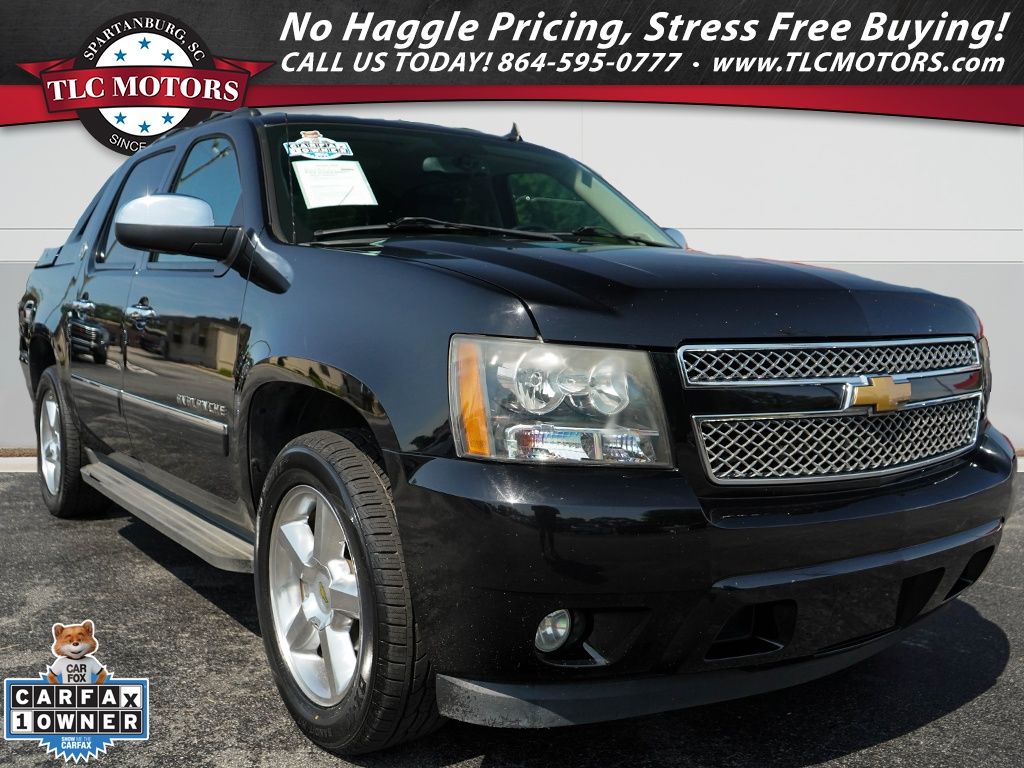 Black 2013 Chevrolet Avalanche Pickup Truck 4X2 6-Speed Automatic