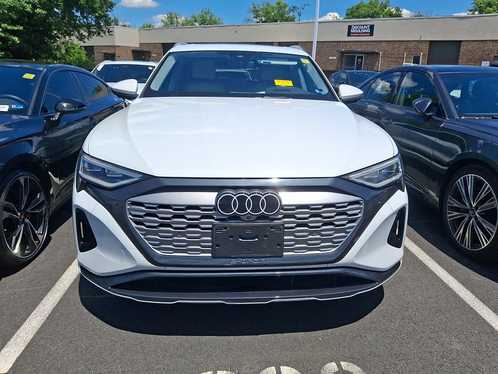 Thumbnail: 2024 Audi Q8 e-tron - 2