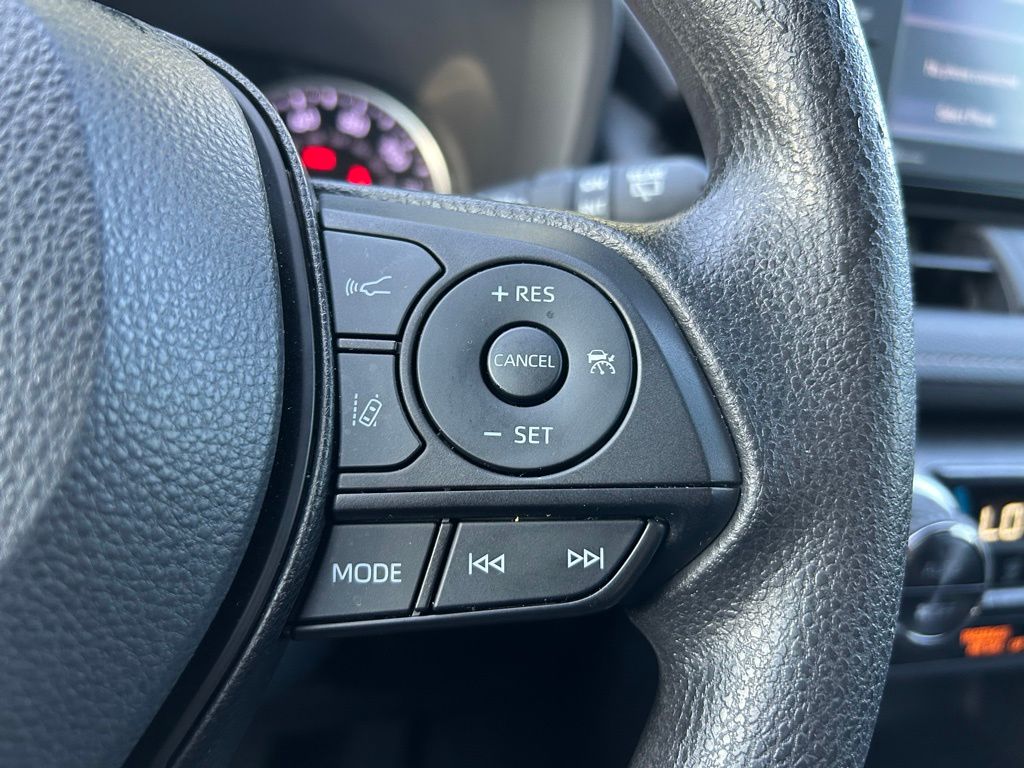 2022 Toyota RAV4 XLE 18