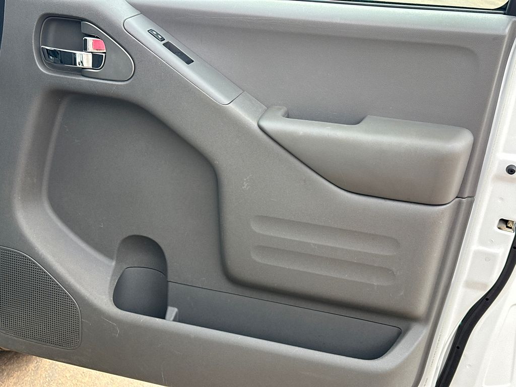 Used 2015 White Nissan Desert Runner image 14