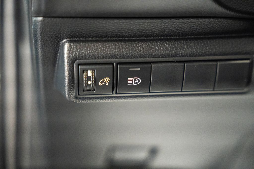 ToyotaCorolla Hybrid38