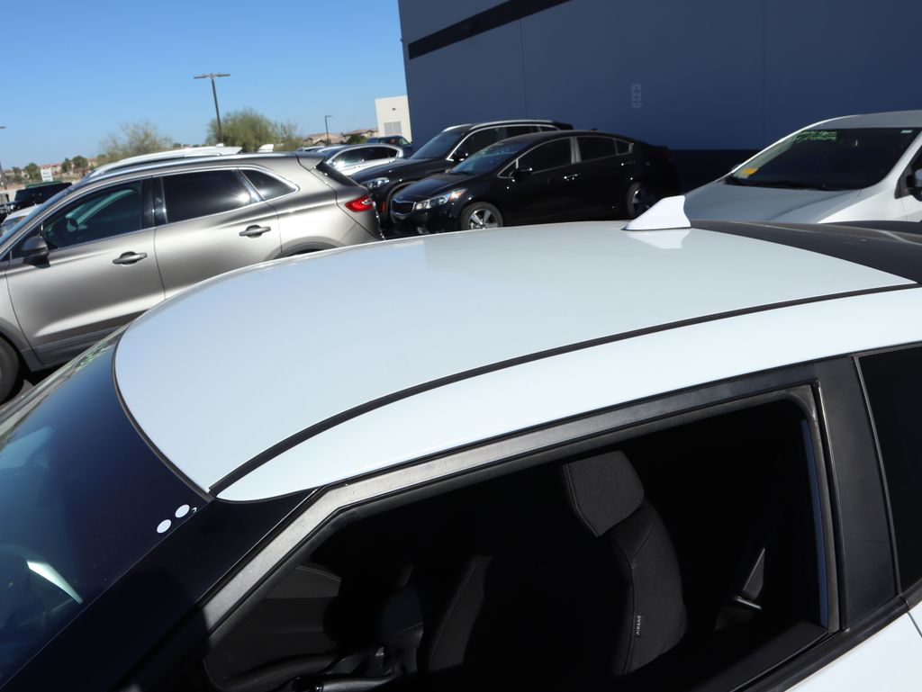 Thumbnail: 2016 Hyundai Veloster - 5