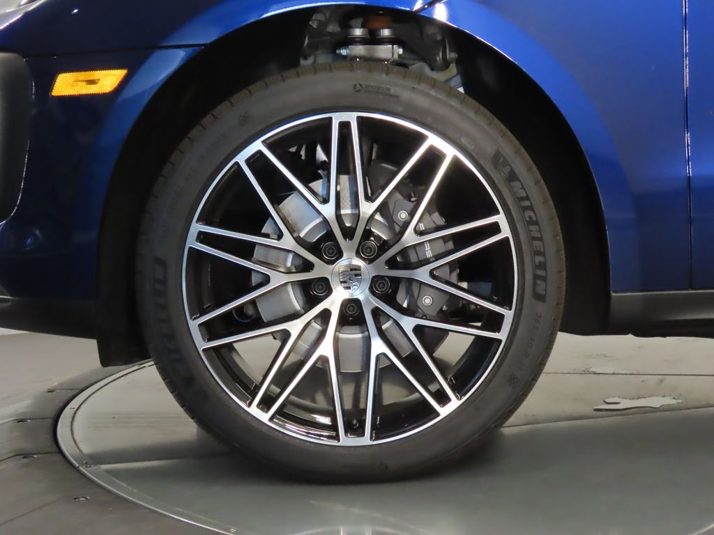 Thumbnail: 2026 Porsche Macan - 11