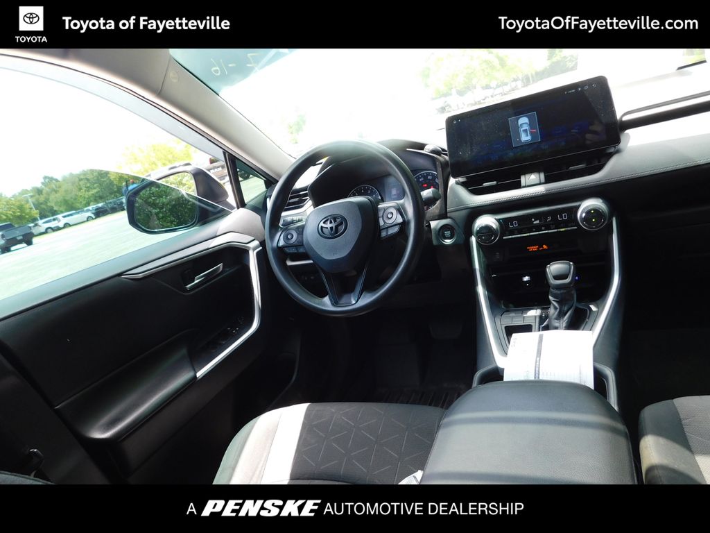 Thumbnail: 2019 Toyota RAV4 - 7
