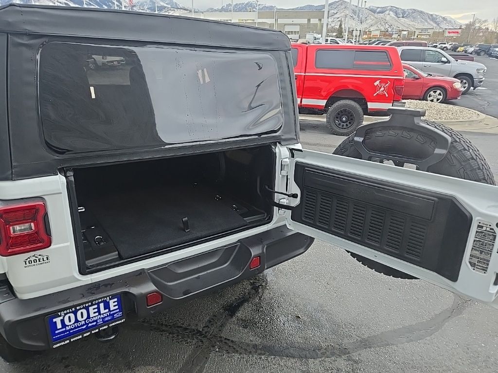 New 2025 White Jeep Sahara image 34