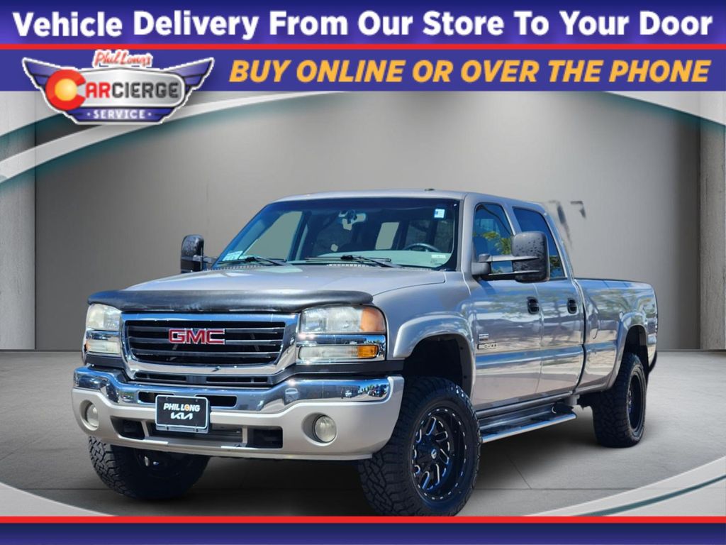 2005 GMC Sierra 3500 4 Dr SLT 4WD Crew Cab LB