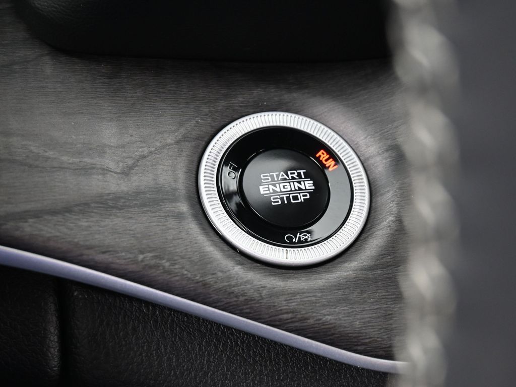 Used 2024 Midnight Sky Jeep Limited image 29