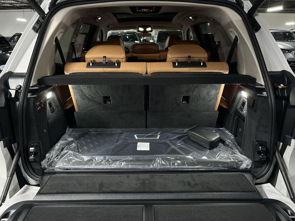 Thumbnail: 2026 BMW X7 - 25
