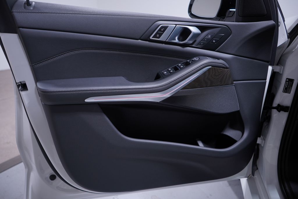 Thumbnail: 2023 BMW X5 - 16