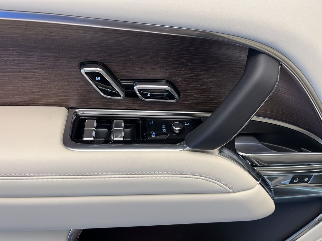 Thumbnail: 2025 Land Rover Range Rover - 12